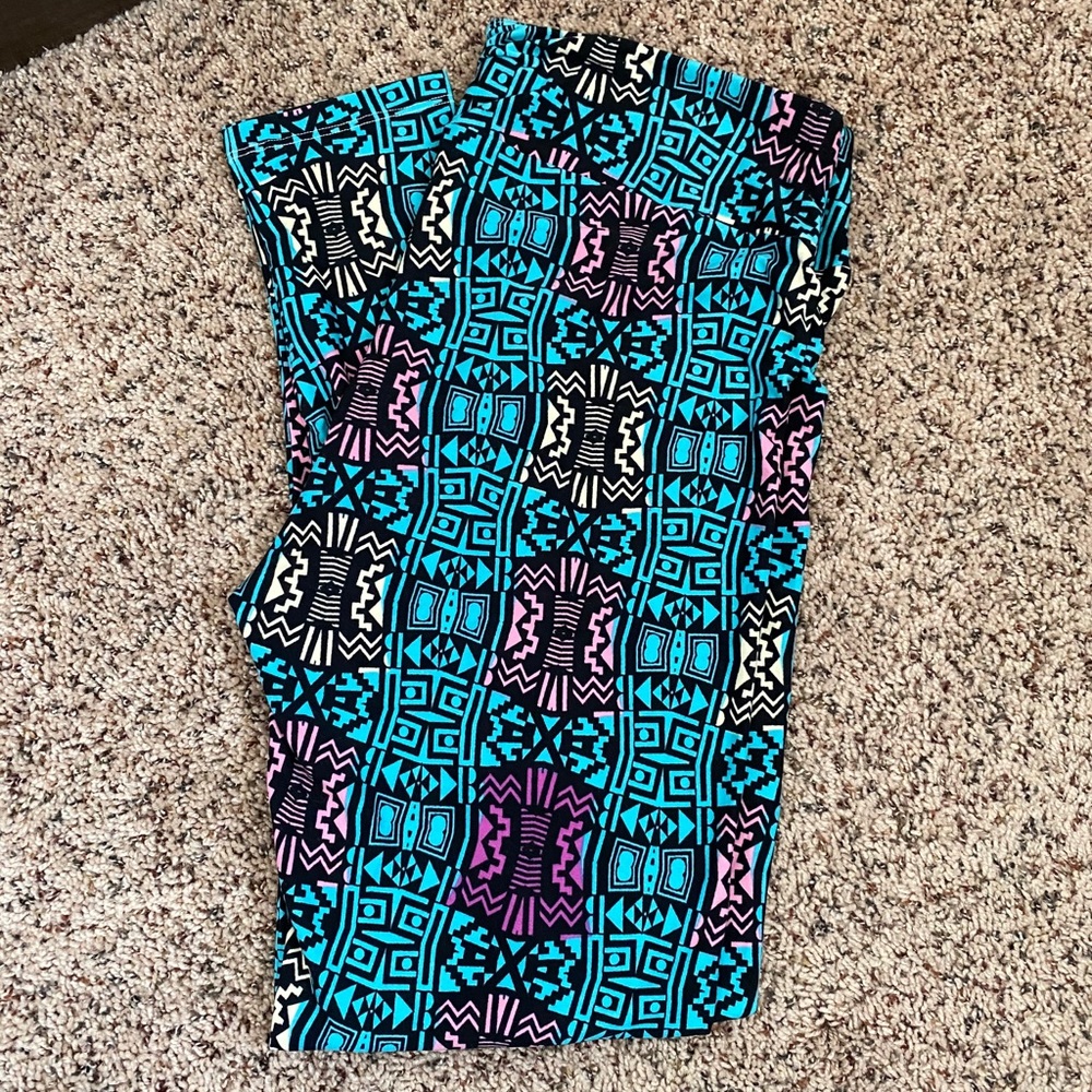 LuLaRoe Tall & Curvy Leggings